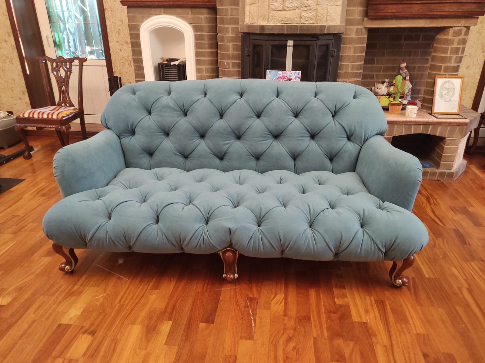 Обивка дивана. Выставочный центр