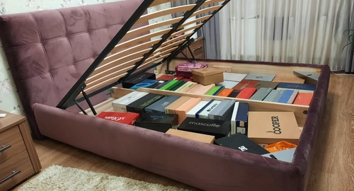 Перетяжка изголовья кровати. Выставочный центр