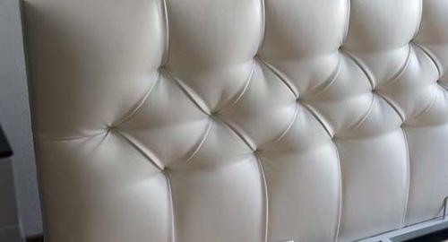 Перетяжка кровати с мягким изголовьем. Выставочный центр